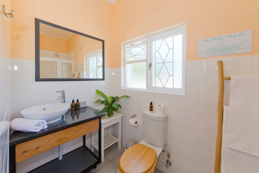 8 Bedroom Property for Sale in Leisure Isle Western Cape